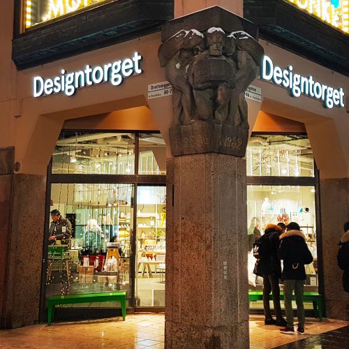 Designtorget, Kungsgatan Stockholm – Fasadskyltar