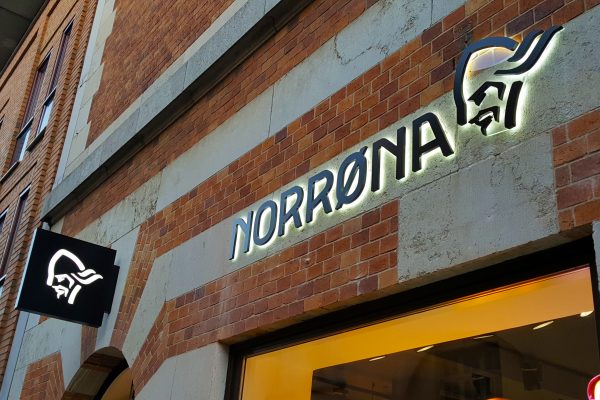 Norröna Göteborg - fasadskyltar - Detaljbild